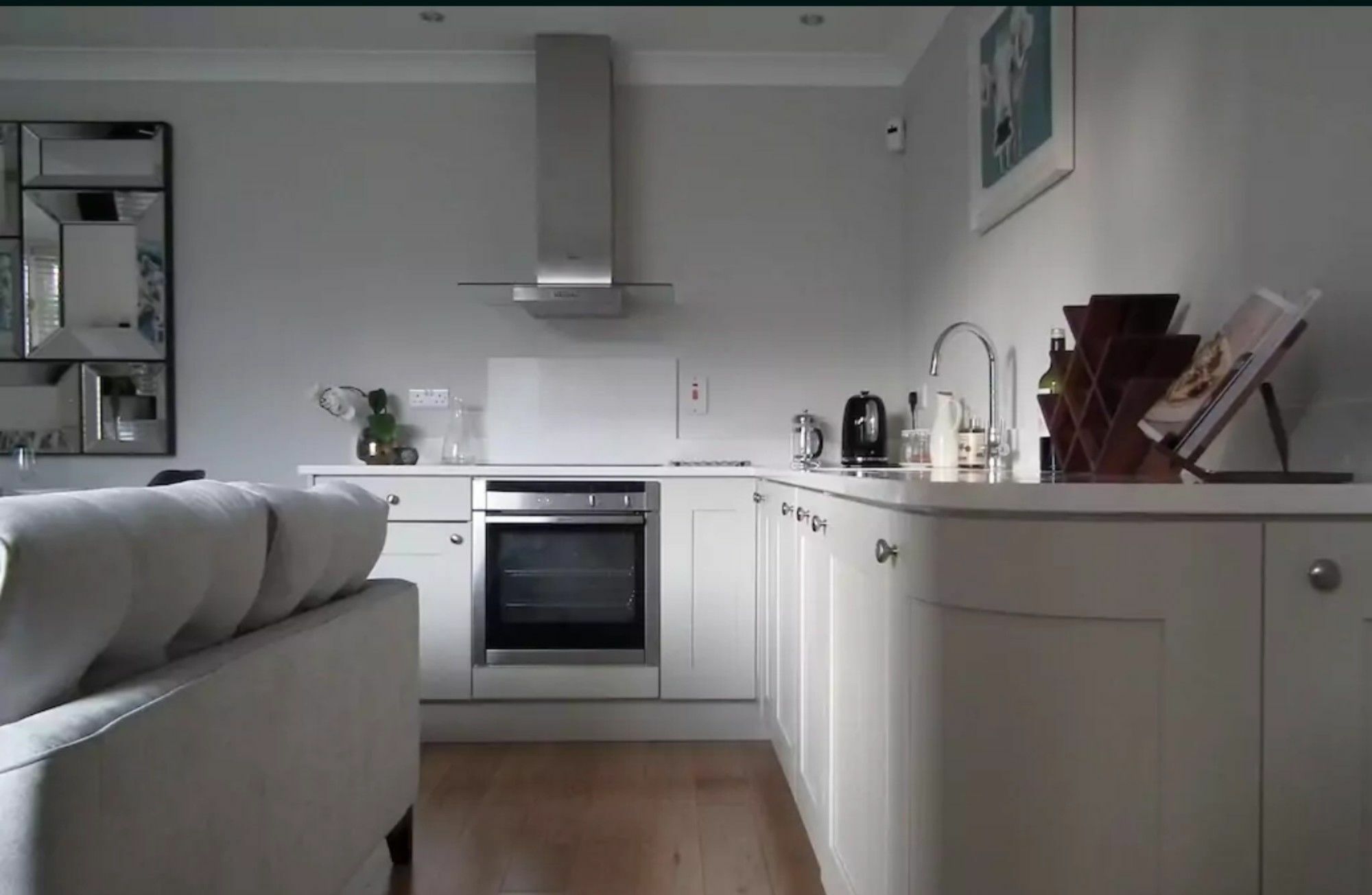 Modern 2 Bedroom Near The Rds Arena Apartment